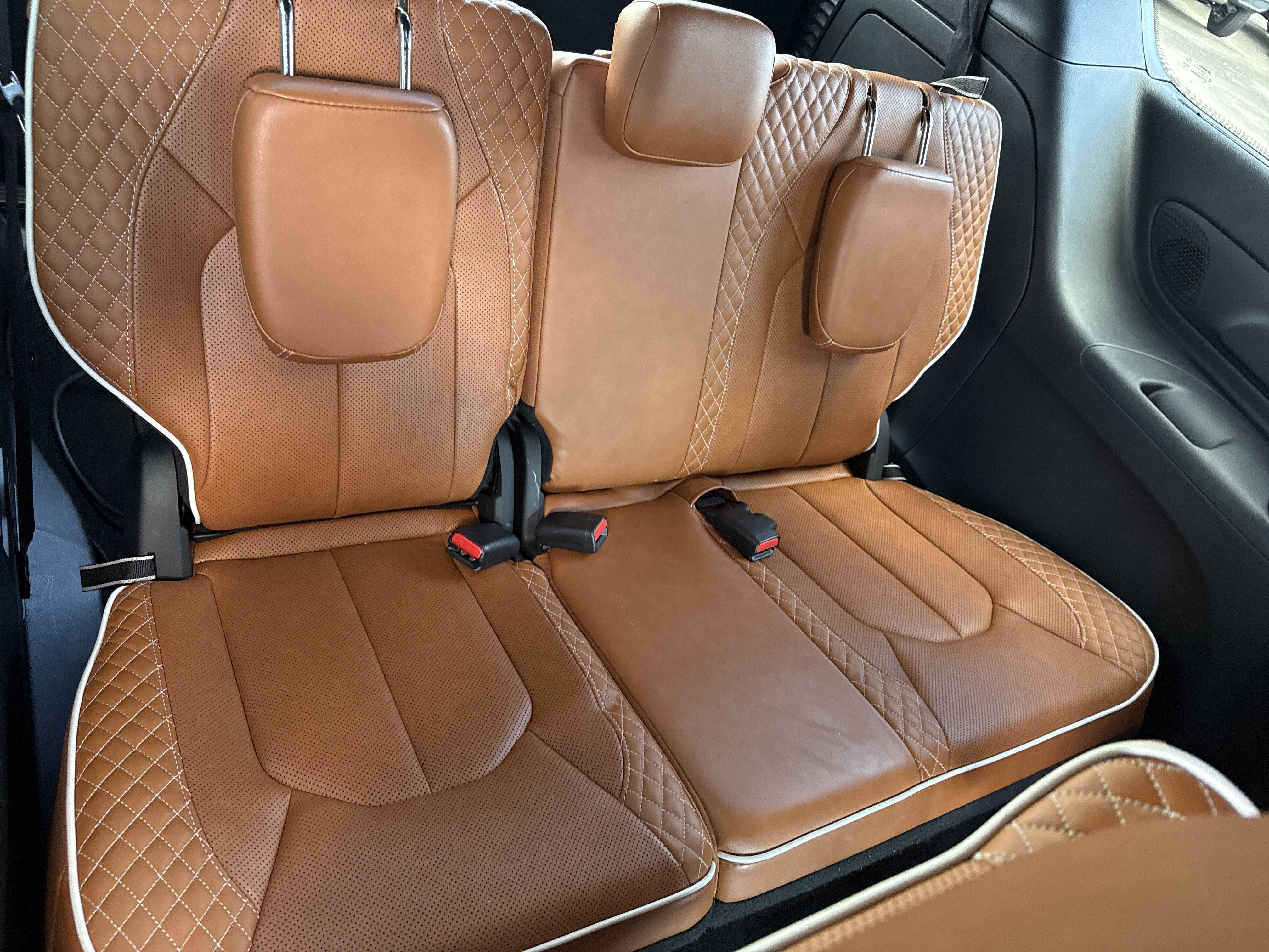 Used 2024 Chrysler Pacifica Pinnacle FWD image 16