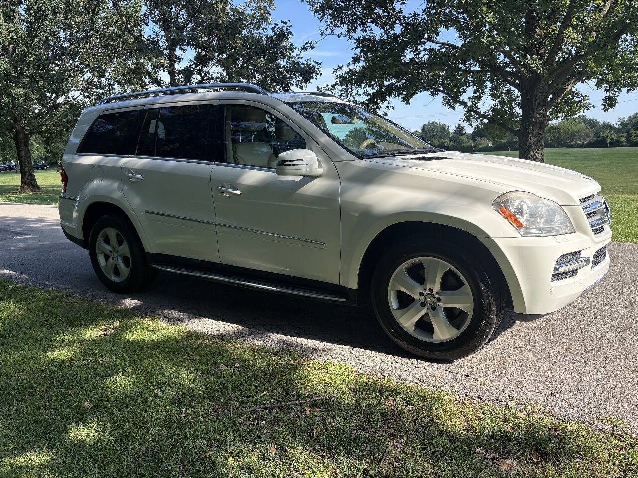 Used 2012 Mercedes-Benz GL 450 4MATIC w/ Premium 1 Pkg image 18