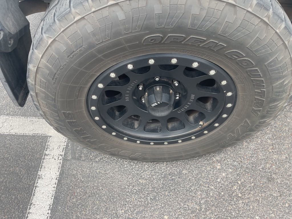 Used 2016 Toyota Tacoma Limited w/ Towing Package AWD/4WD image 6