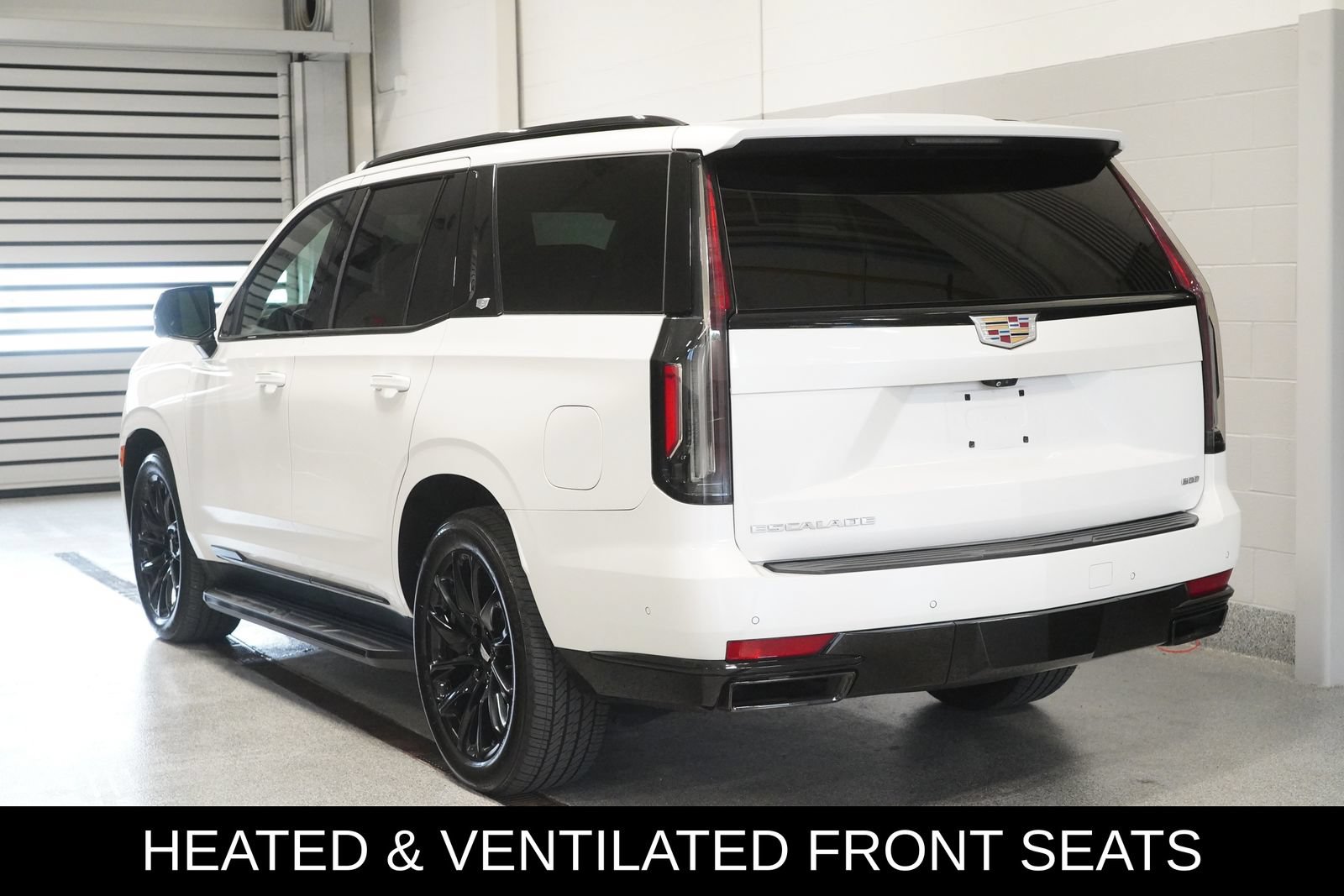 Used 2021 Cadillac Escalade Sport w/ Driver Assist Tech Package AWD/4WD image 4