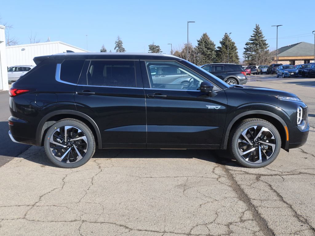 New 2025 Mitsubishi Outlander SEL image 11