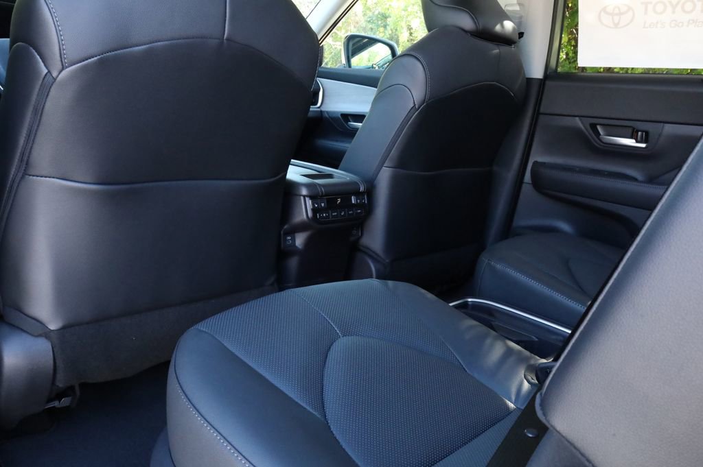 New 2026 Toyota Grand Highlander Platinum image 36