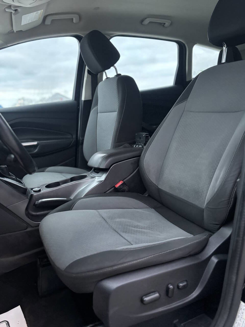 Used 2017 Ford C-MAX Energi SE w/ Equipment Group 401A image 6