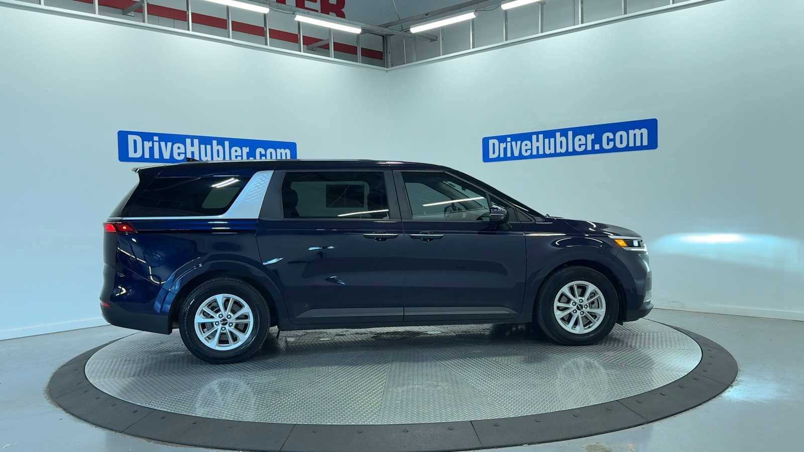 Used 2023 Kia Carnival LX FWD image 8