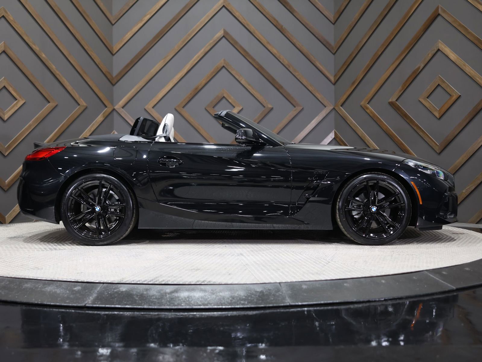 Used 2026 BMW Z4 sDrive30i w/ Convenience Package image 48