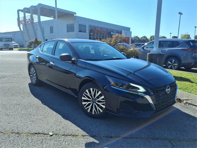 New 2025 Nissan Altima 2.5 SV image 1