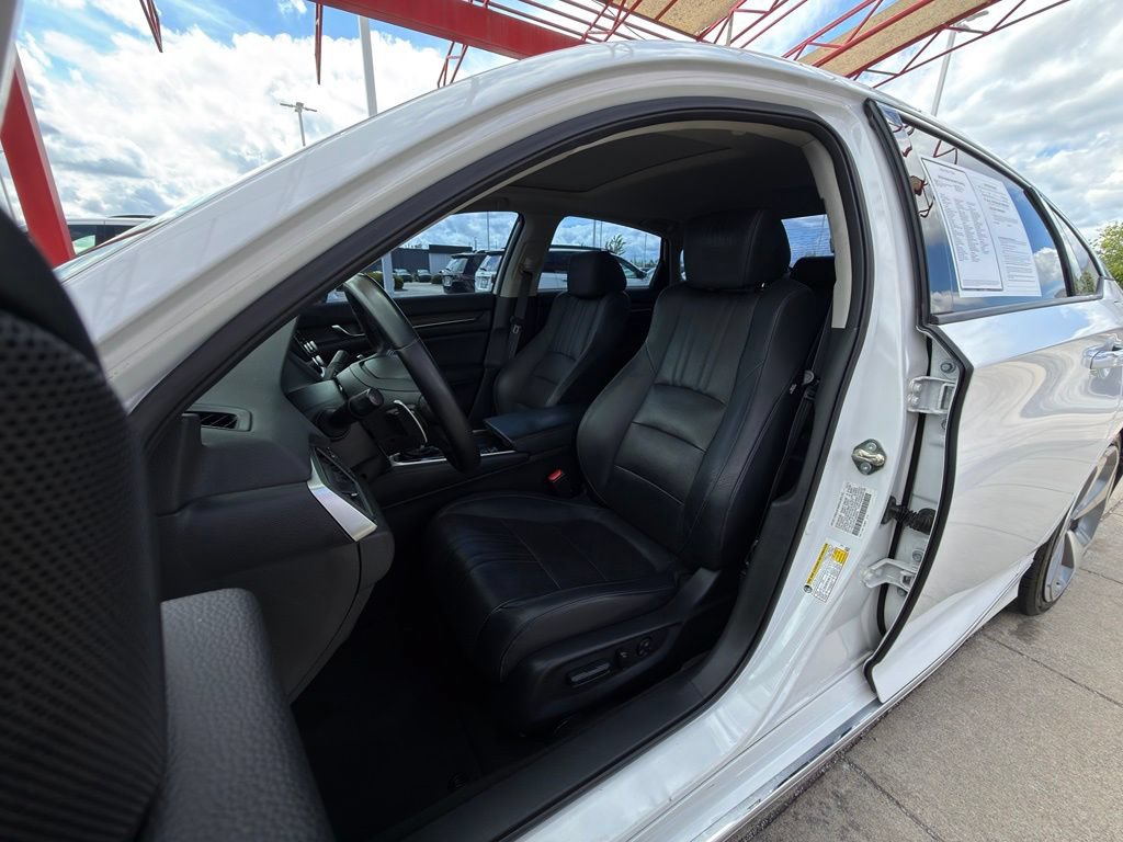 Used 2018 Honda Accord Touring image 13