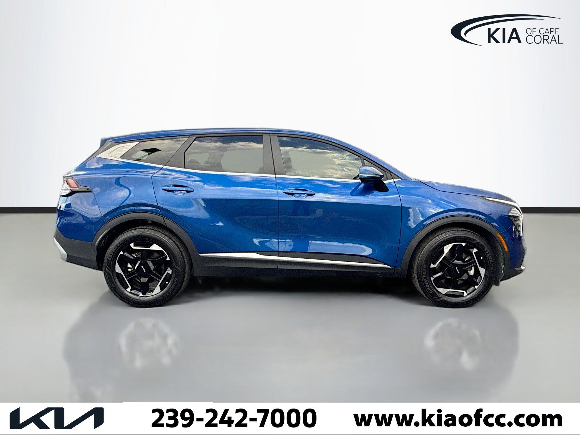 Used 2025 Kia Sportage EX image 6