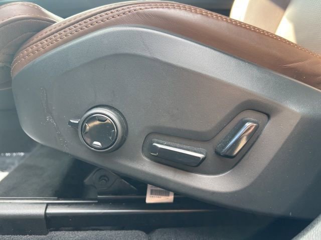 Certified 2025 Volvo XC60 B5 Ultra image 29
