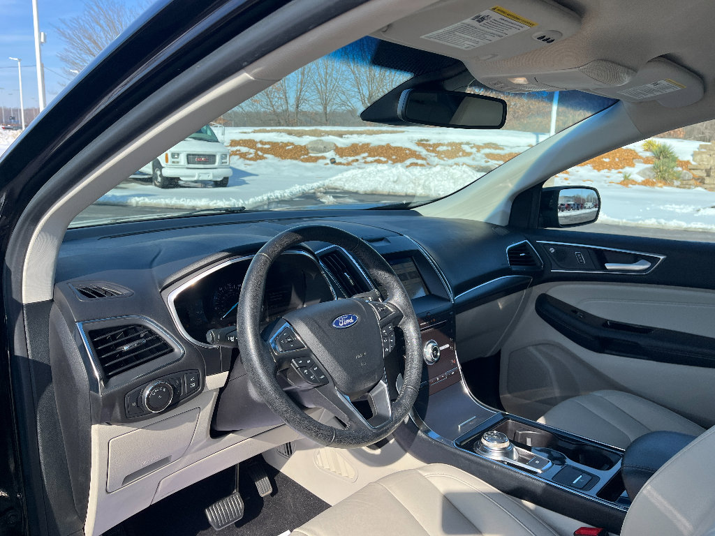 Used 2019 Ford Edge Titanium image 33
