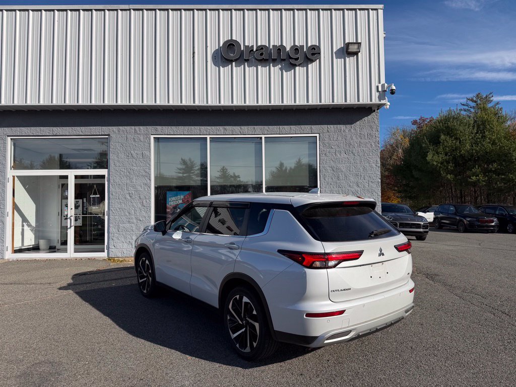 Used 2023 Mitsubishi Outlander SE AWD/4WD image 4