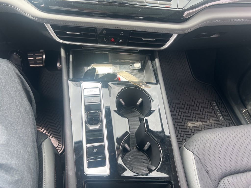 Used 2025 Volkswagen Atlas Peak Edition SE image 34