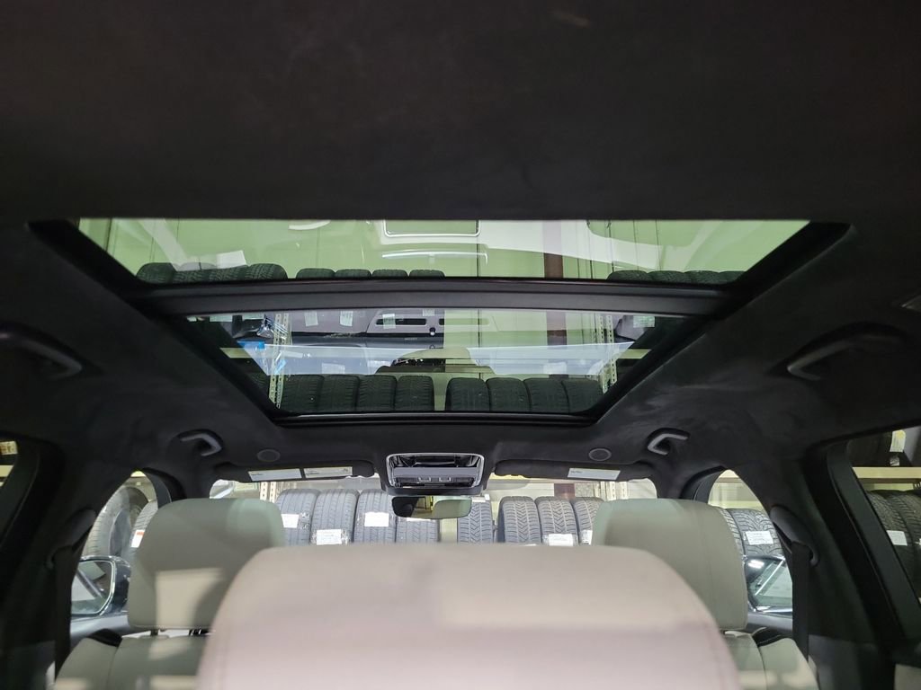 Used 2022 Land Rover Range Rover Velar R-Dynamic S AWD/4WD image 26