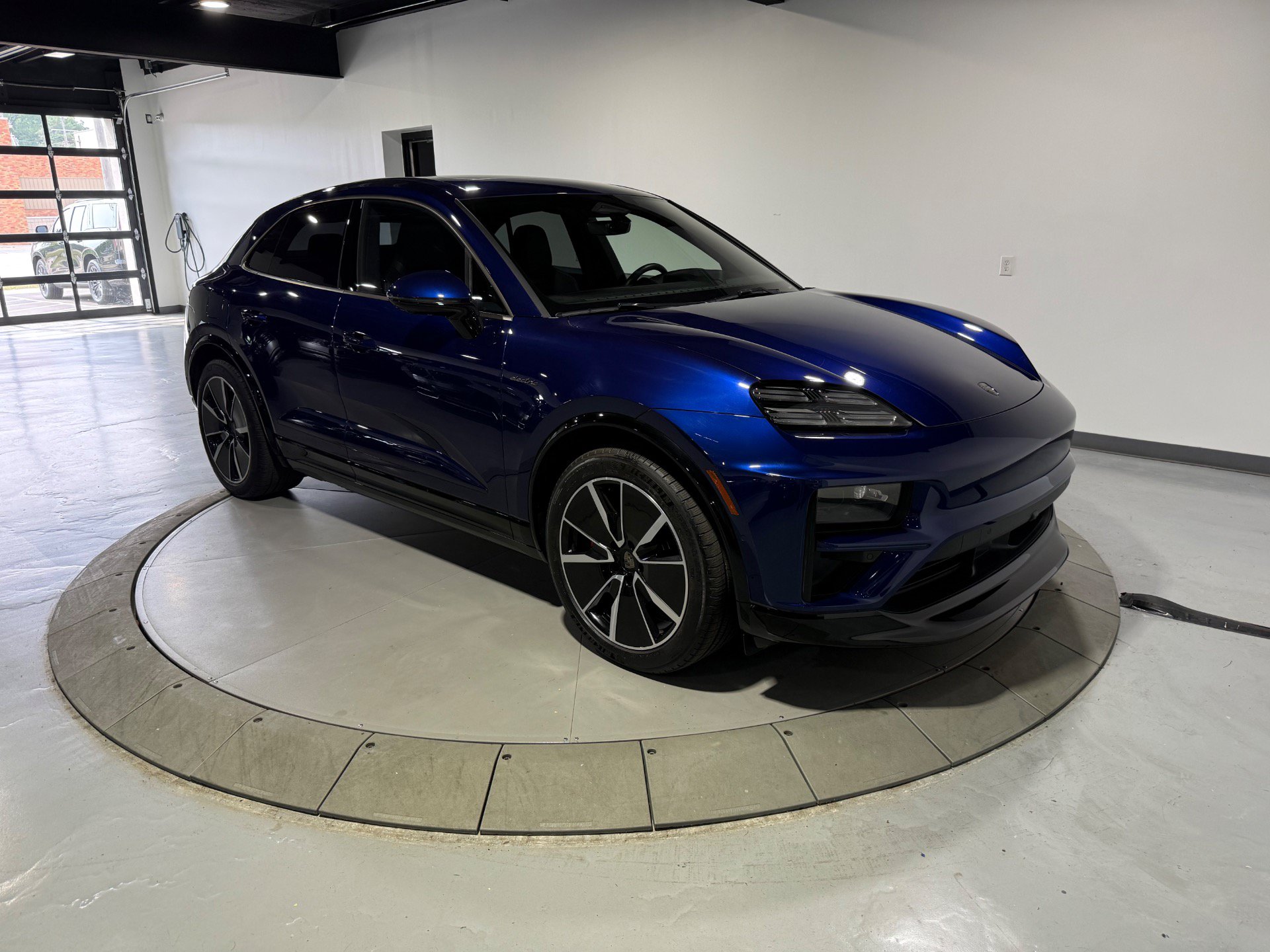 Used 2024 Porsche Macan Turbo Electric AWD/4WD image 15