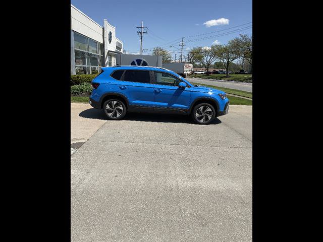 New 2026 Volkswagen Taos SE AWD/4WD image 3