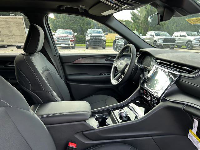 New 2025 Jeep Grand Cherokee 4WD image 23