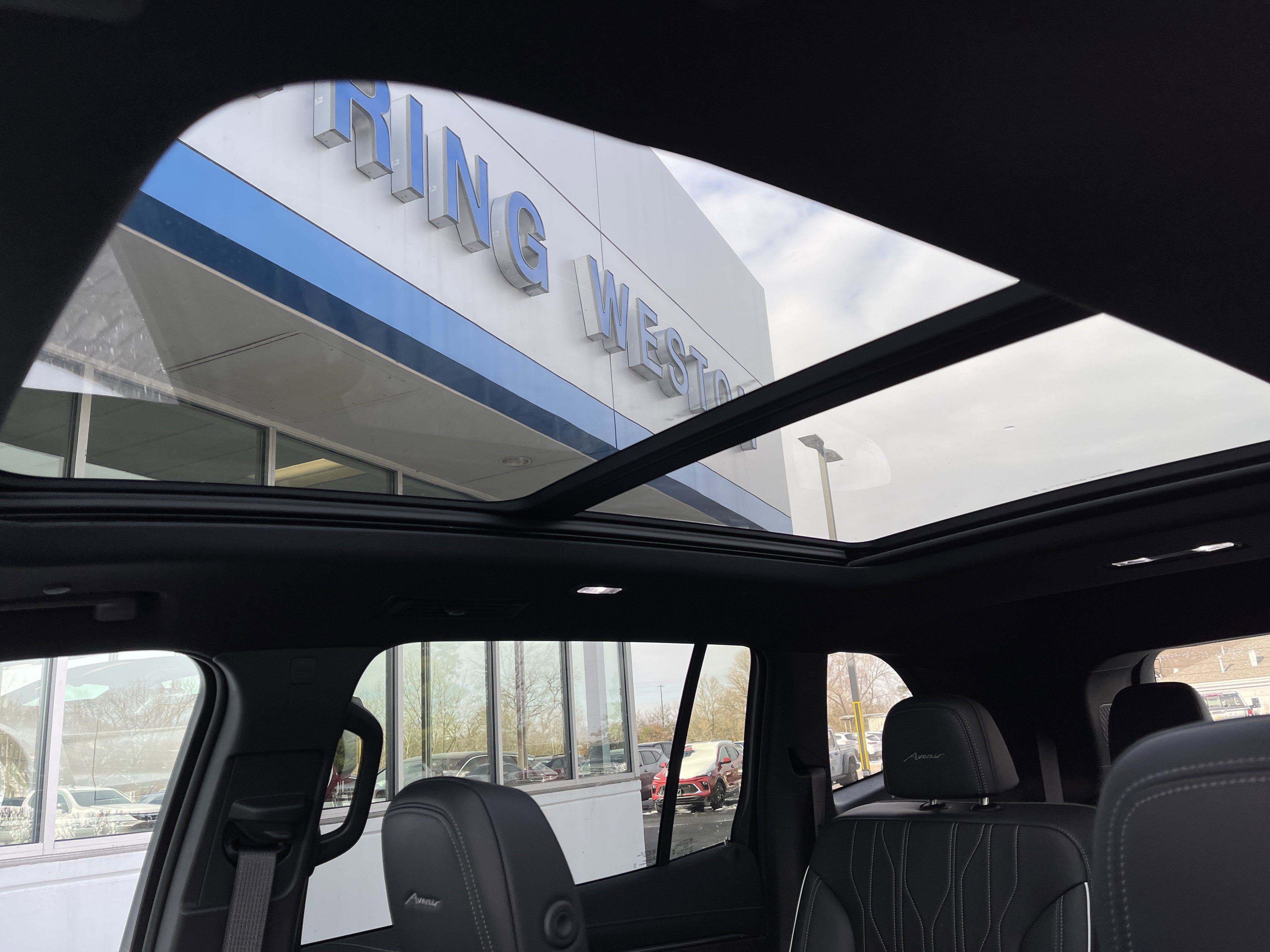 Used 2025 Buick Enclave Avenir w/ Super Cruise Package image 31