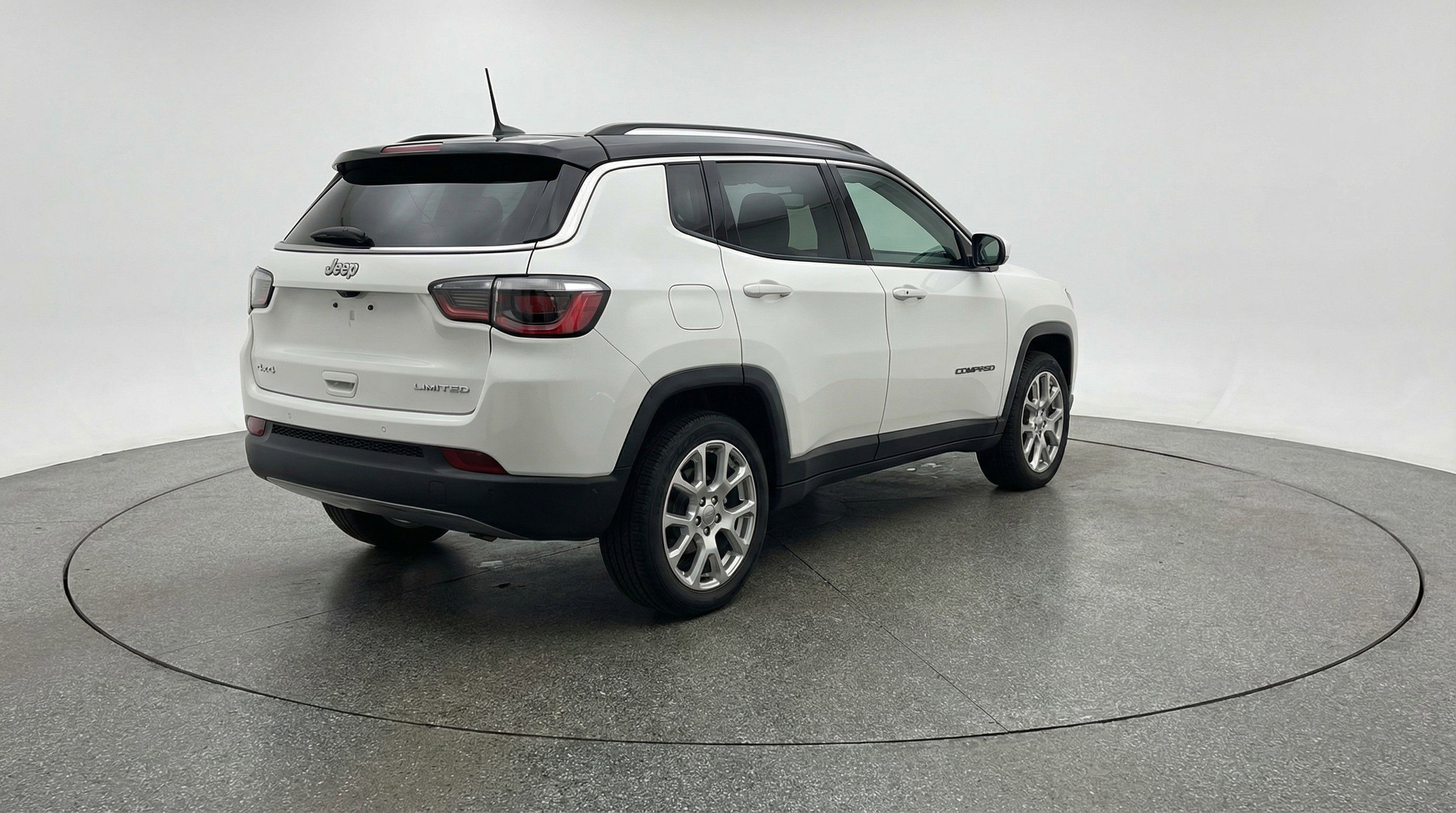 Used 2025 Jeep Compass Limited AWD/4WD image 9