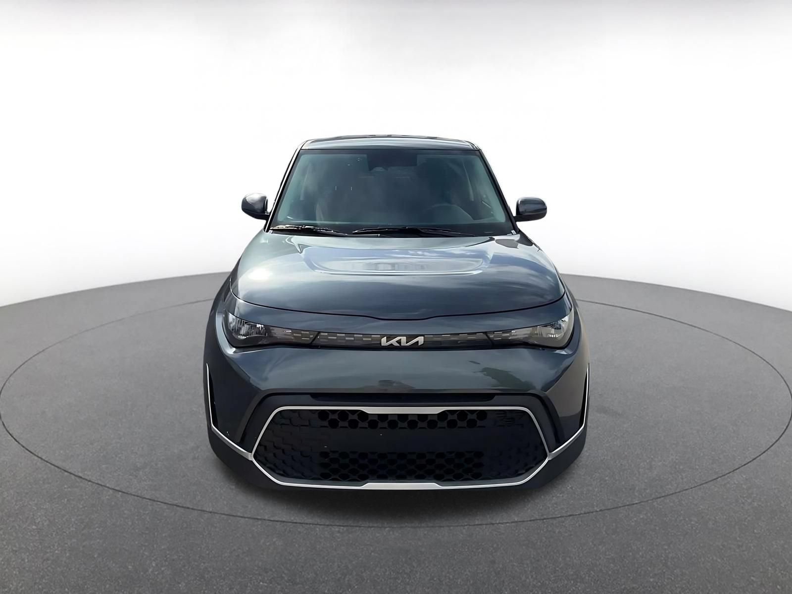 Used 2025 Kia Soul LX w/ LX Technology Package FWD image 4