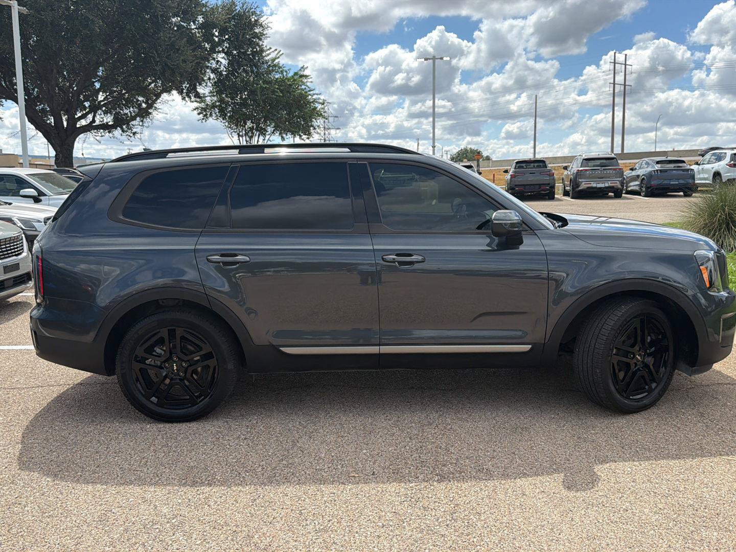 Used 2023 Kia Telluride EX X-Line AWD/4WD image 2