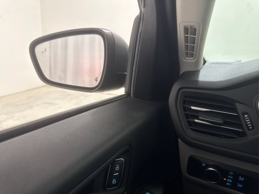 Used 2025 Ford Escape Active AWD/4WD image 35