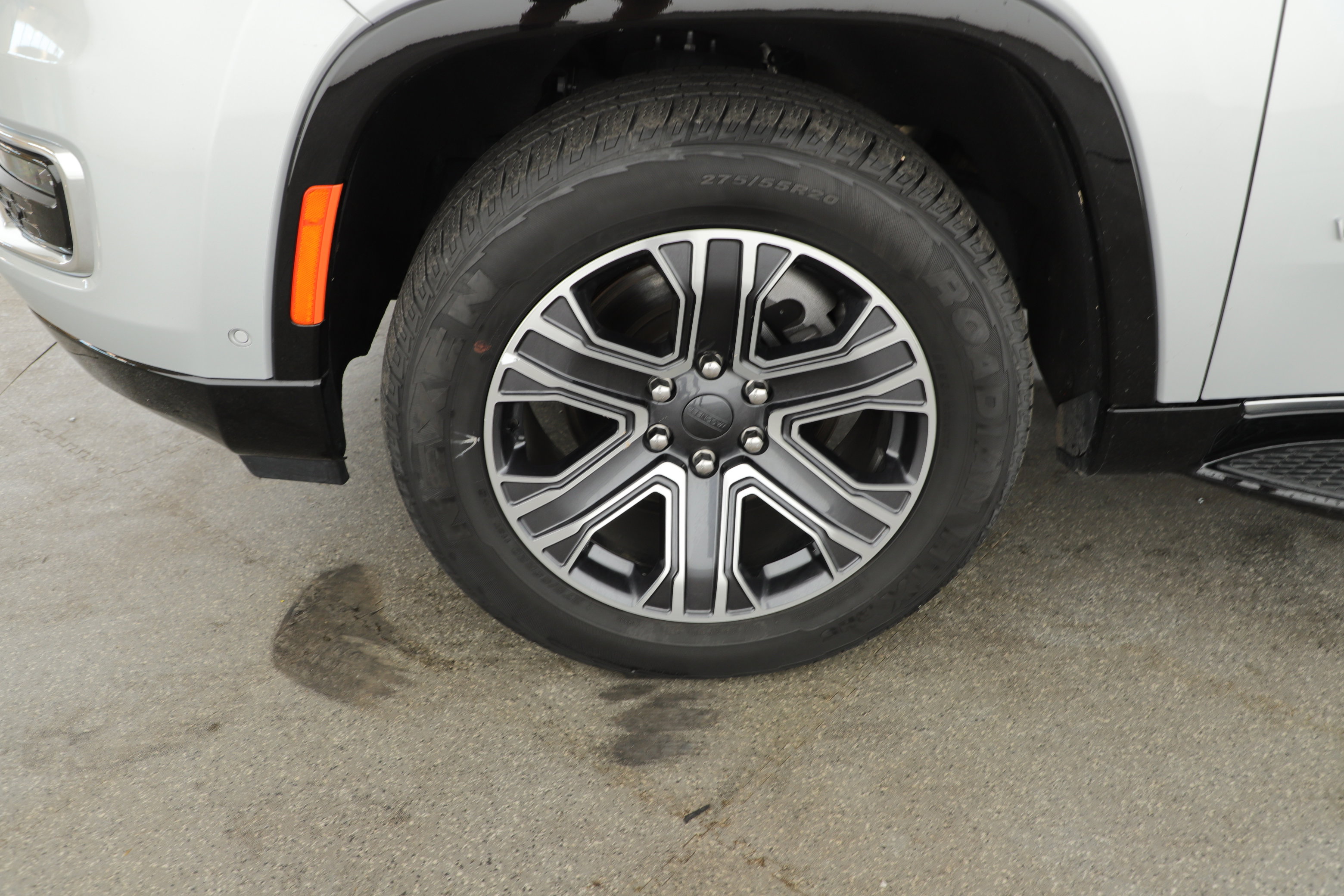 Used 2024 Jeep Wagoneer Series II w/ Flexible Seating Group image 5