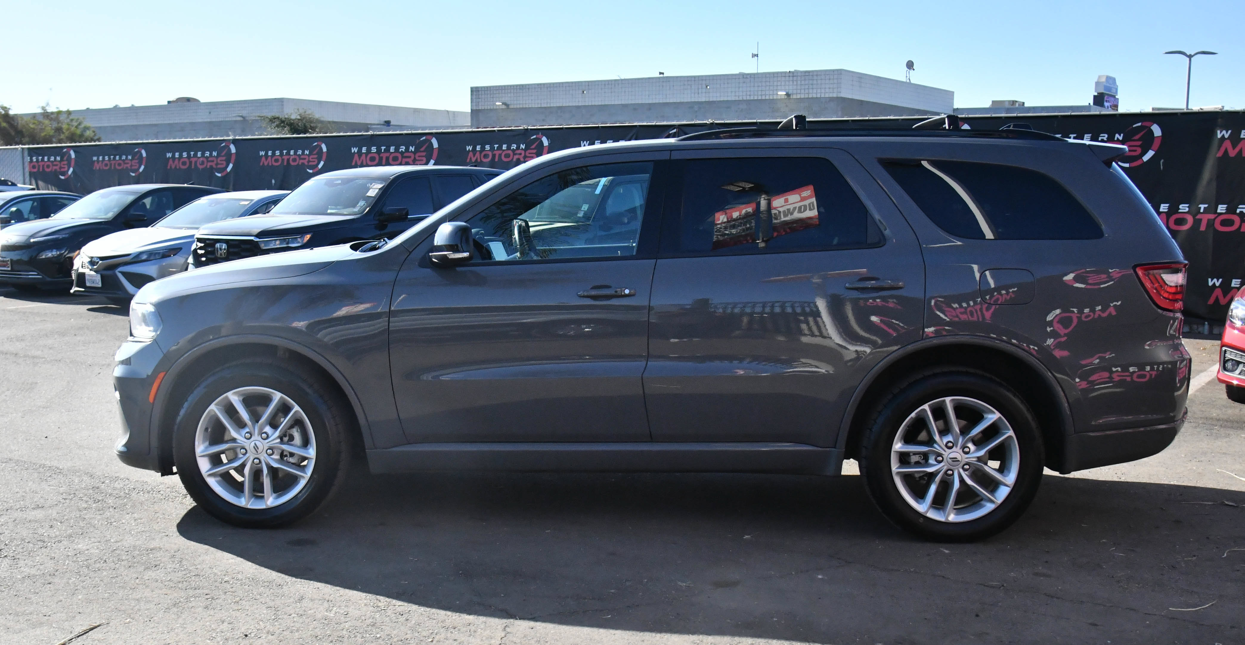 Used 2025 Dodge Durango GT AWD/4WD image 4