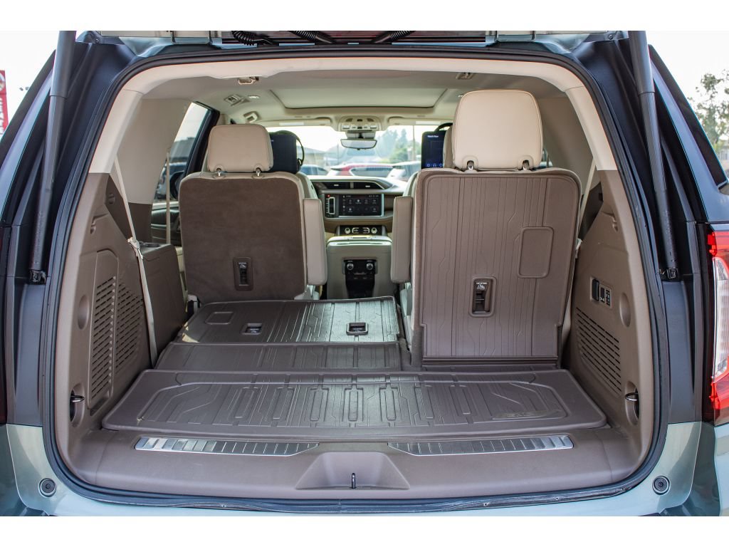 Used 2024 GMC Yukon Denali w/ Advanced Technology Package AWD/4WD image 13
