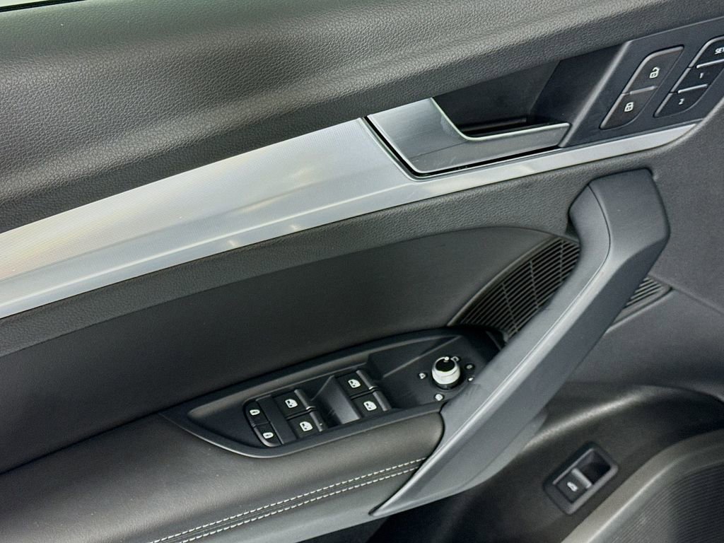 Used 2023 Audi Q5 2.0T Prestige w/ Prestige Package image 24