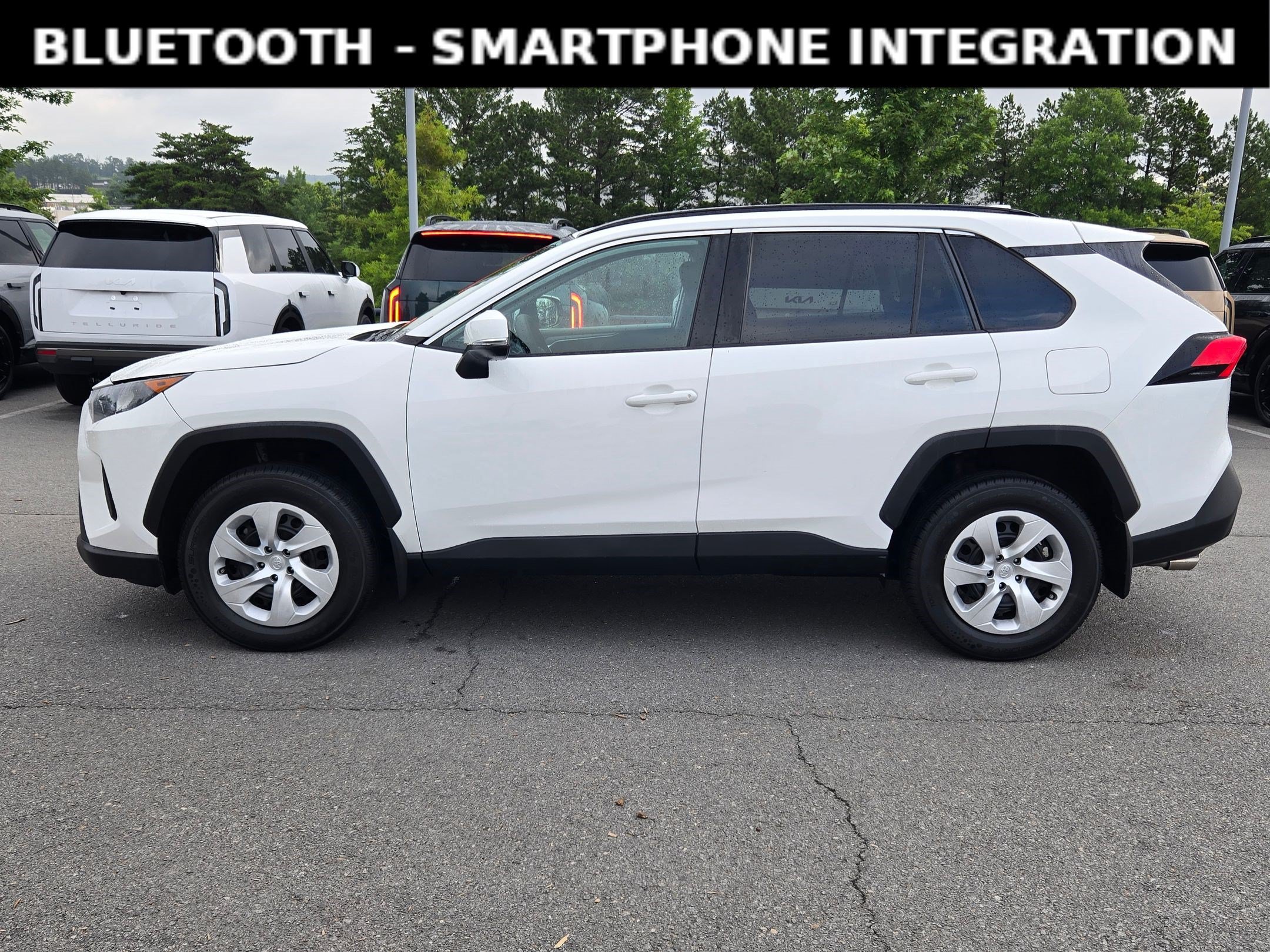Used 2021 Toyota RAV4 LE FWD image 4