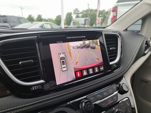 Used 2022 Chrysler Pacifica Limited FWD image 17
