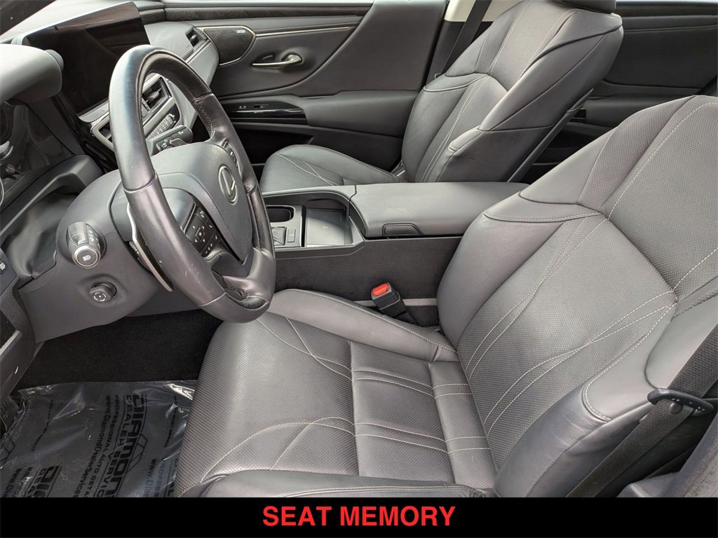 Used 2025 Lexus ES 350 Luxury w/ Accessory Package (Z2) image 3