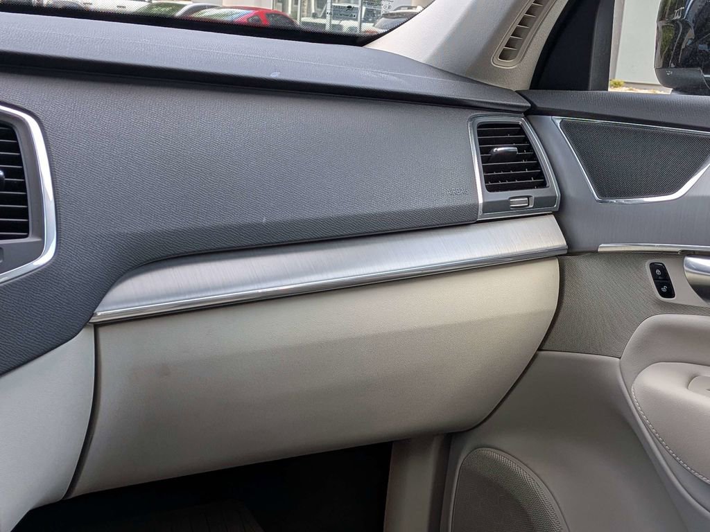 Certified 2023 Volvo XC90 B5 Core w/ Protection Package Premier image 17