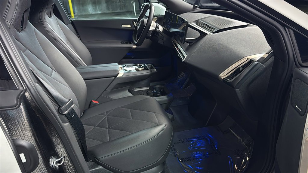 Used 2024 BMW iX xDrive50 w/ Premium Package image 9