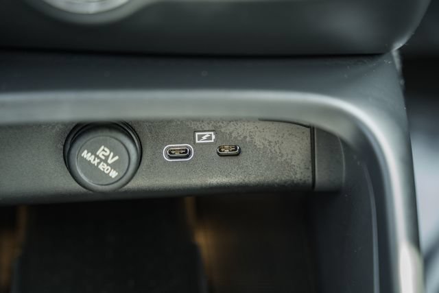 Certified 2023 Volvo XC40 B5 Plus w/ Protection Package Premier AWD/4WD image 25