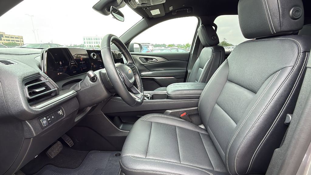Used 2026 Chevrolet Traverse LT FWD image 10