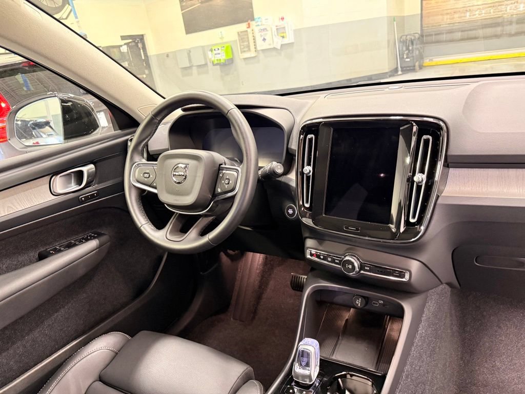 Used 2026 Volvo XC40 B5 Plus AWD/4WD image 30