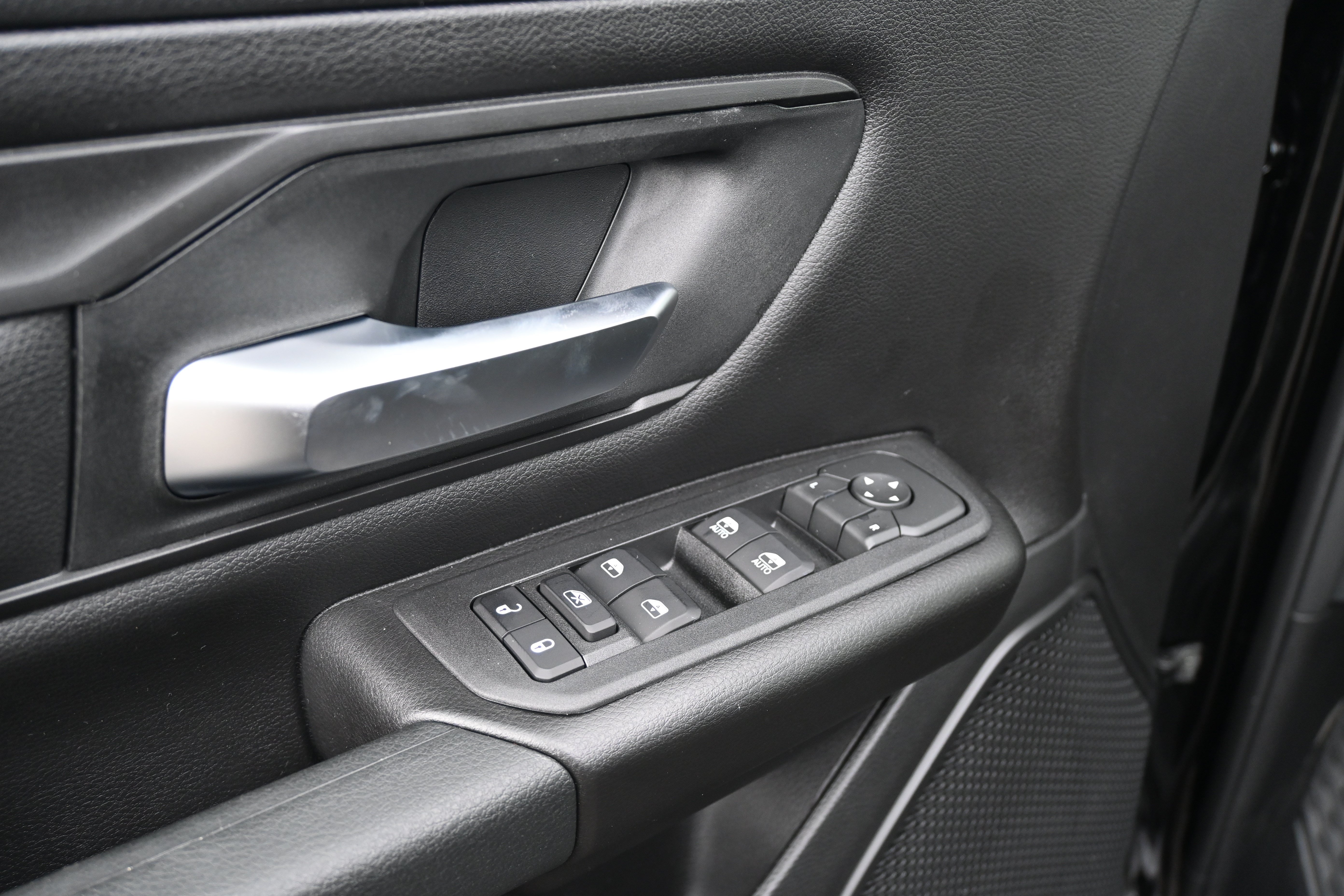 New 2026 RAM 1500 Express AWD/4WD image 15