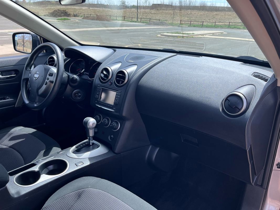 Used 2013 Nissan Rogue SV w/ Premium Pkg image 21