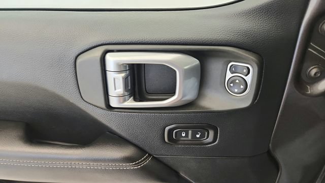 Used 2018 Jeep Wrangler Unlimited Sahara AWD/4WD image 18