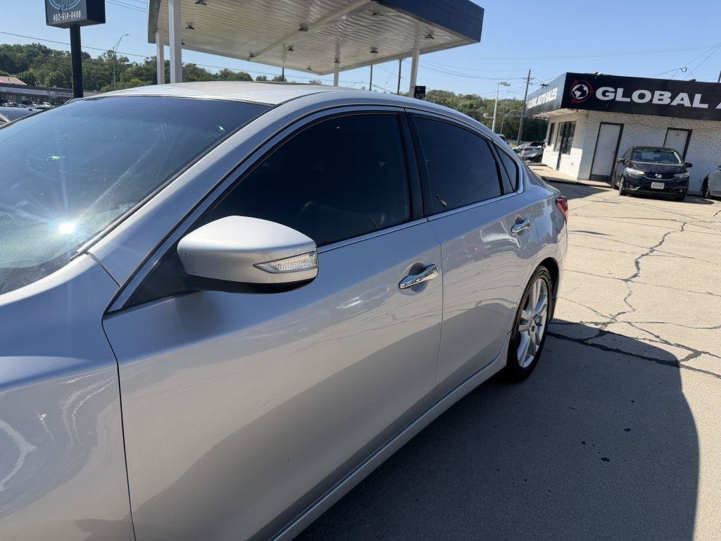 Used 2016 Nissan Altima 3.5 SL w/ 3.5 Technology Package FWD image 23