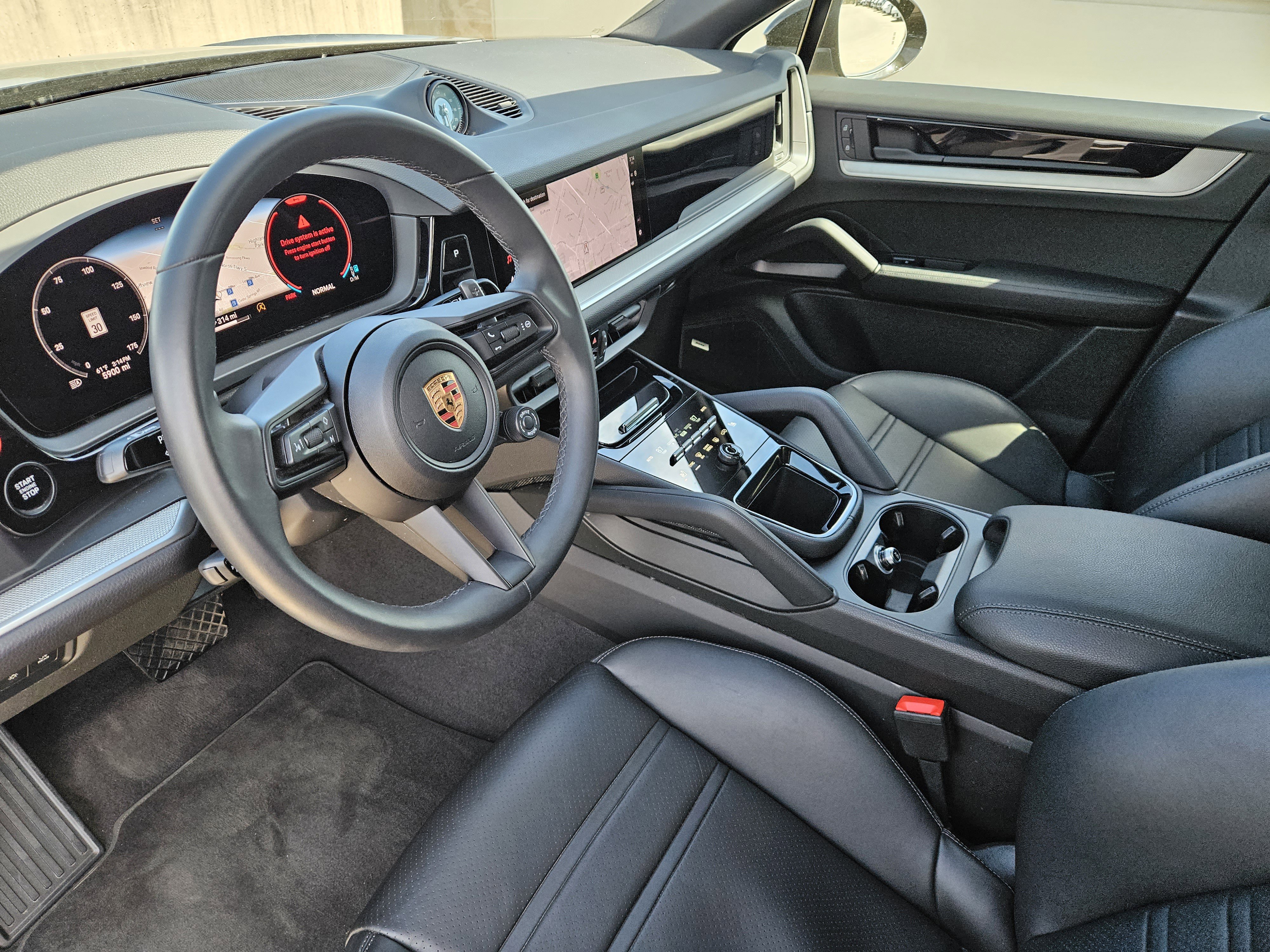 Used 2025 Porsche Cayenne image 4