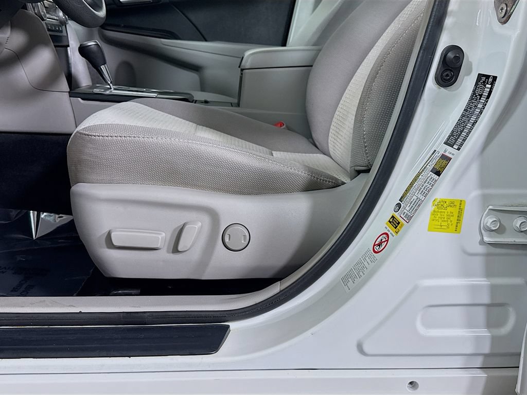 Used 2014 Toyota Camry LE FWD image 21