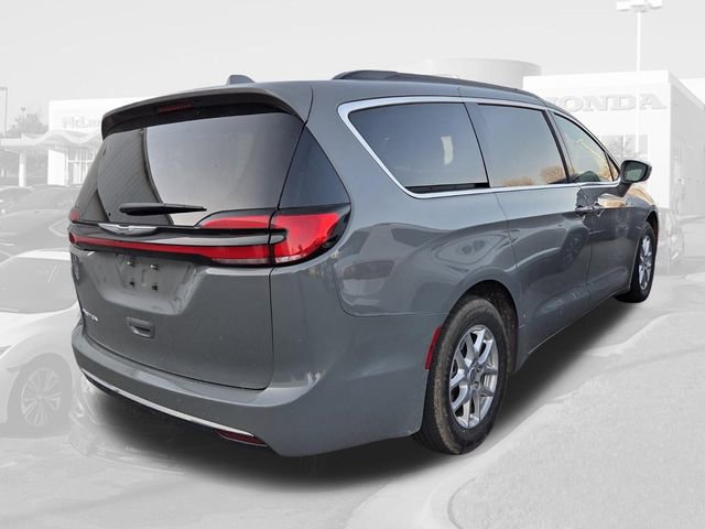 Used 2022 Chrysler Pacifica Touring-L image 6