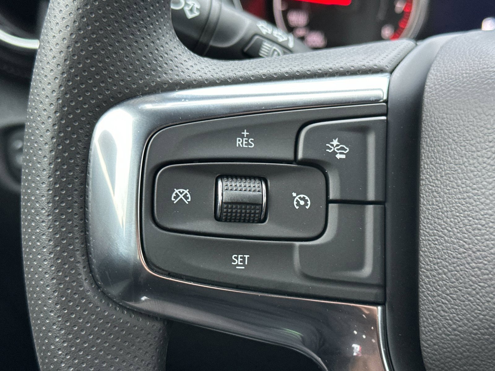 New 2025 Chevrolet Blazer LT w/ Midnight/Sport Edition image 27