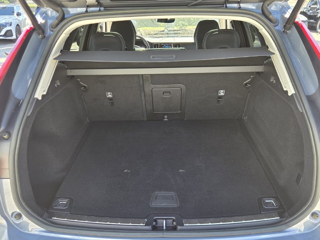 Used 2024 Volvo XC60 B5 Plus AWD/4WD image 15