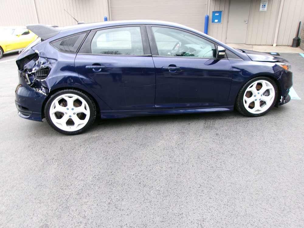 Used 2016 Ford Focus ST FWD image 2