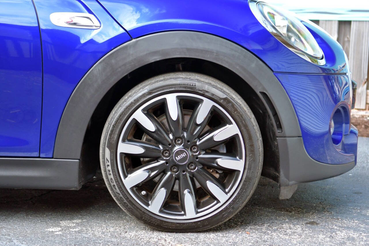 Used 2019 MINI Cooper S w/ Signature Upholstery Package image 27