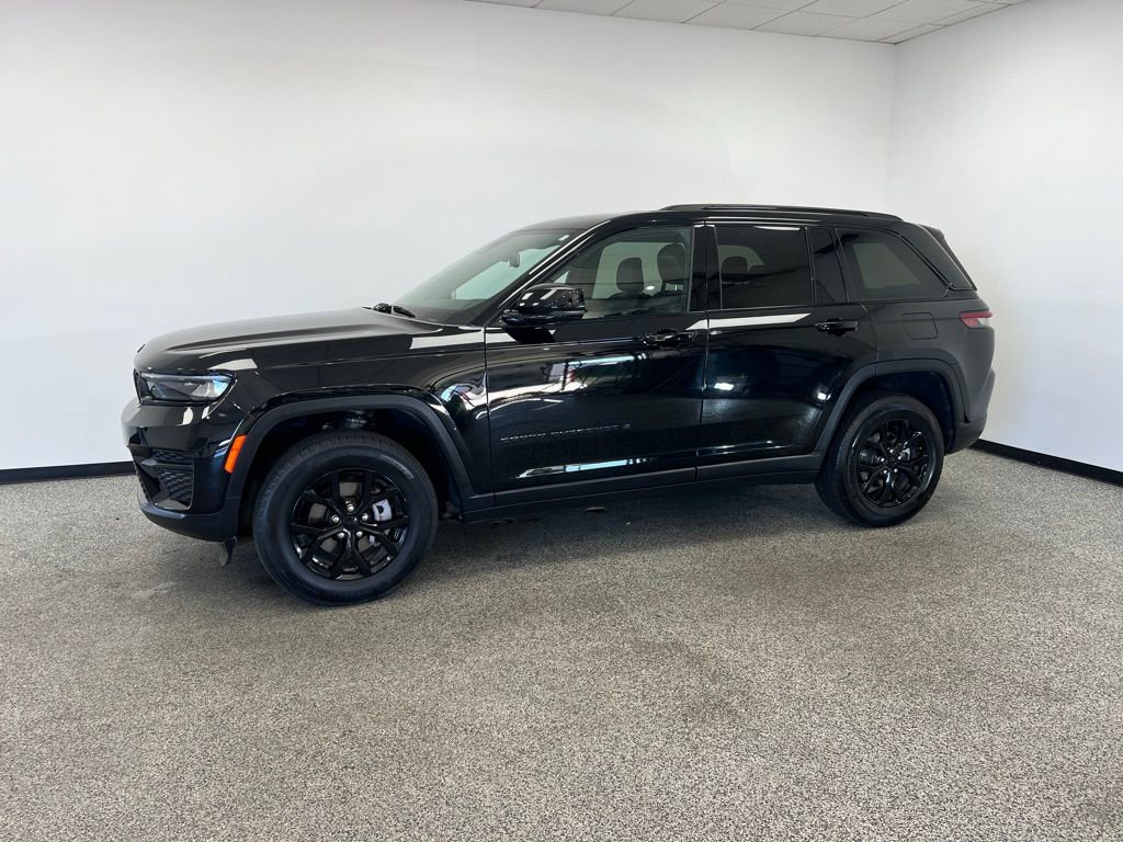 Used 2024 Jeep Grand Cherokee Altitude image 20