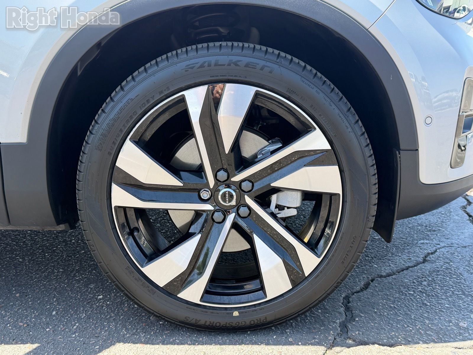 Used 2023 Volvo XC40 B5 Ultimate w/ Protection Package Premier AWD/4WD image 11